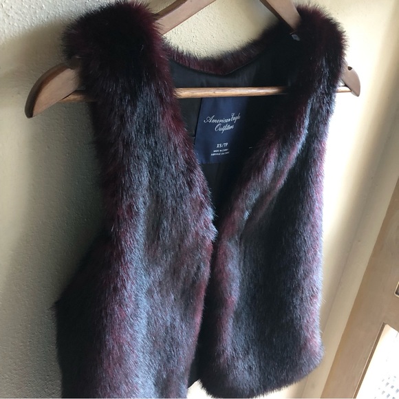 American Eagle Outfitters Faux Fur Vest. Black with Wine Highlights. Size XS - Picture 13 of 16